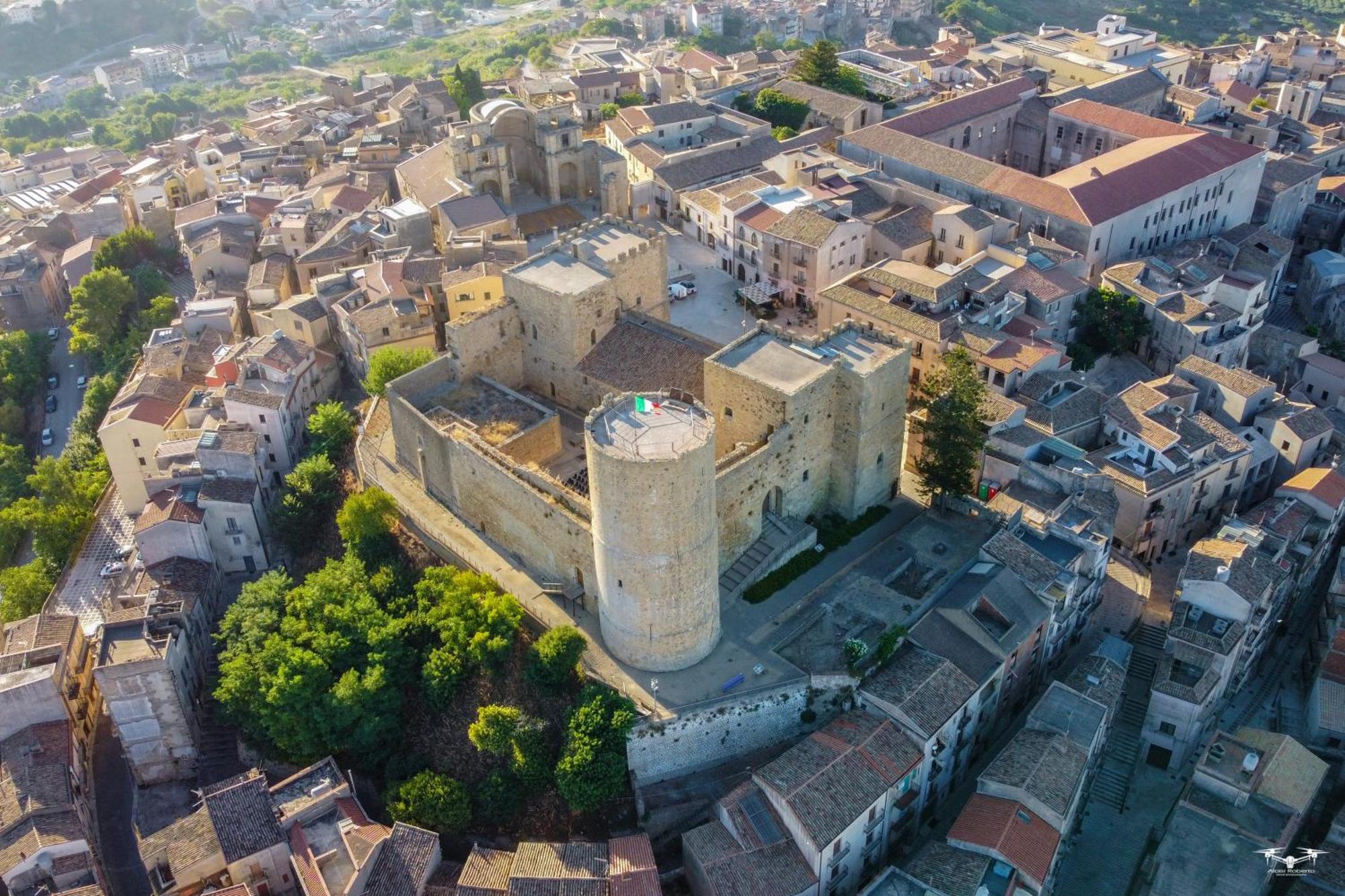 Holiday Home Castle Salemi - Casa Vacanze Εξωτερικό φωτογραφία